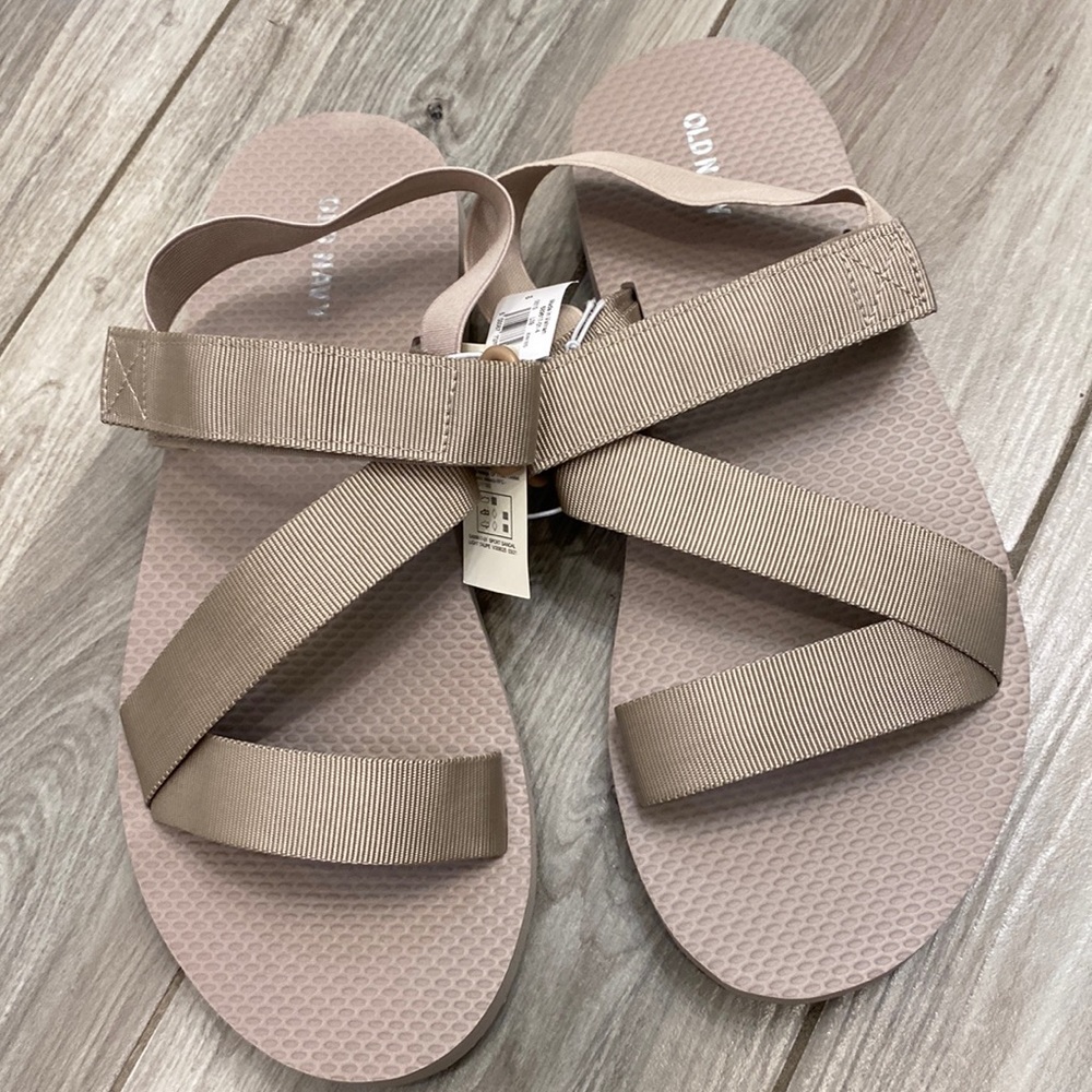 🏖NWT Old Navy Sandals Size 10🏖